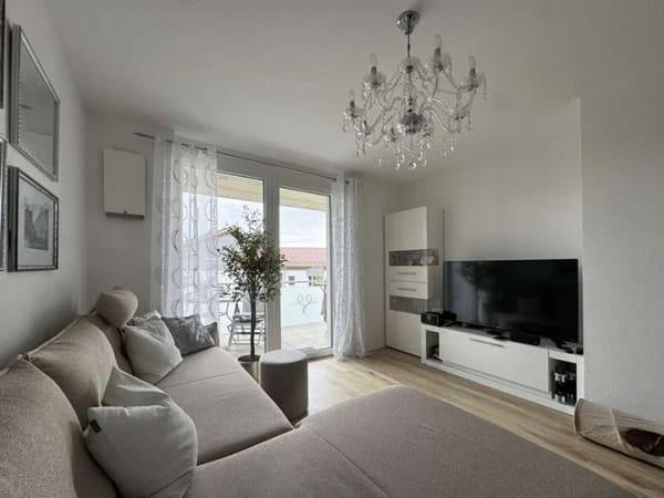 Immobilie in Weidenbach - Moderne 3-Zimmer-Wohnung mit Balkon, Aufzug und Carport - Bild 2