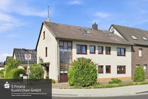 Immobilie in Weilerswist - Weilerswist-Hausweiler: Familienfreundliches Mehrfamilienhaus – Eigennutzung oder Kapitalanlage! - Bild 0