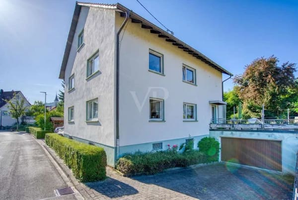 Immobilie in Friesenheim - Provisionsfrei: Zweifamilienhaus mit Dachgeschoss-Ausbaupotenzial und vier Garagen - Bild 2