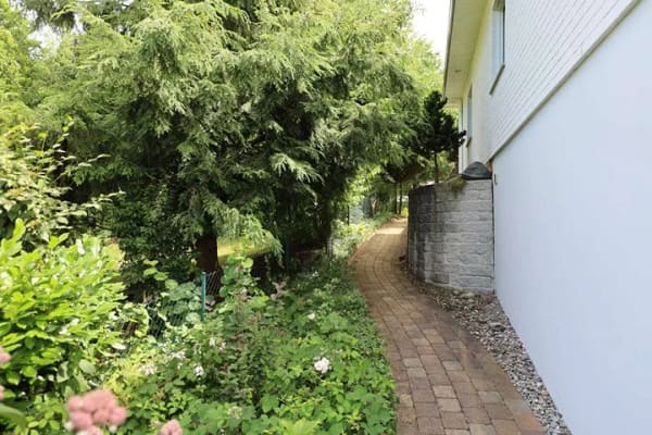 Immobilie in Haldenwang - Imposantes Haus mit separater Wohnung und großem Garten - Bild 4