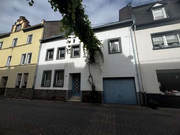 Immobilie in Winningen - Entkerntes Moselhaus mit Architektenplan für kreative Köpfe  - gestalten Sie Ihr neues Zuhause ! - Bild 1