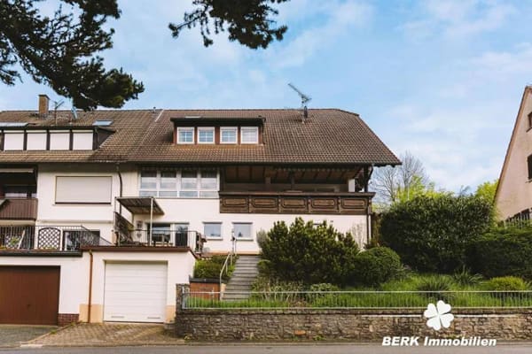 Immobilie in Bessenbach - BERK Immobilien - Mehr Haus fürs Geld: Großes Zweifamilienhaus mit ELW & Ausblick in Oberbessenbach - Bild 1