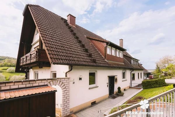 Immobilie in Bessenbach - BERK Immobilien - Mehr Haus fürs Geld: Großes Zweifamilienhaus mit ELW & Ausblick in Oberbessenbach - Bild 2