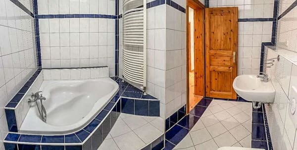 Immobilie in Stahnsdorf - Zwei benachbarte bezugsfreie Eigentumswohnungen – ca. 127 m² im Dachgeschoss - Bild 2