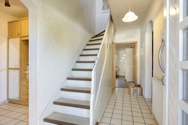 Immobilie in Lindlar - Freistehendes Einfamilienhaus mit großem Garten und sechs Zimmern in zentraler Lage von Lindlar - Bild 3