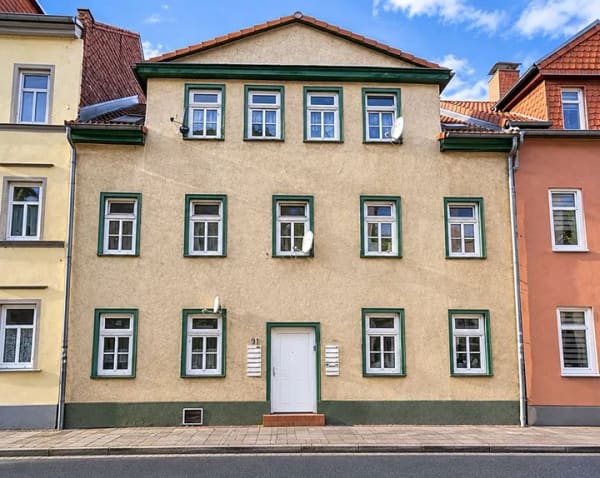 Immobilie in Erfurt - Erfurter Mehrfamilienhaus – 11 Wohneinheiten mit zusätzlichem Ertragspotenzial - Bild 0