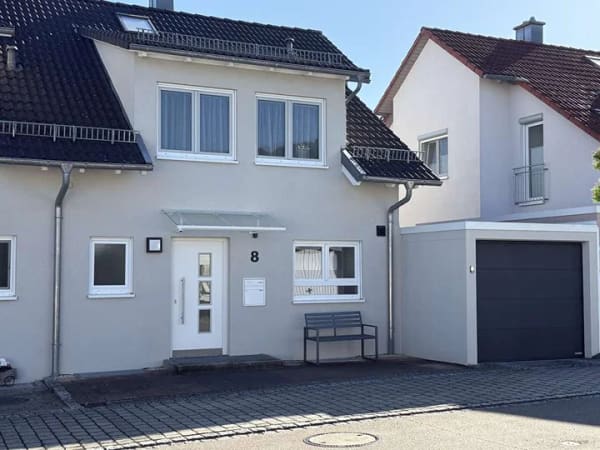 Immobilie in Fronreute - Doppelhaushälfte in ruhiger + zentraler Wohnlage - Top Zustand - perfekt für Familien - Bild 1