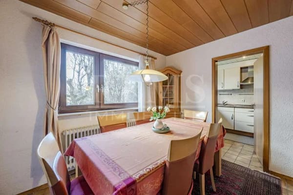 Immobilie in Remshalden - Großzügiges Haus für die ganze Familie mit 7 Zimmern, EBK, Terrasse, Balkon, Garage und Stellplatz - Bild 1