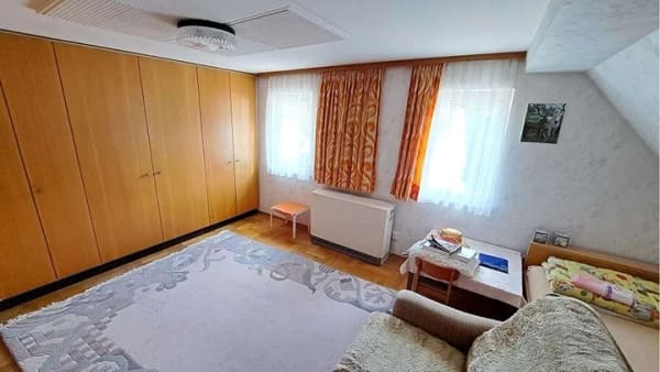 Immobilie in Bad Ditzenbach - Freistehendes Einfamilienhaus mit Garten und Garagen in sonniger Lage! - Bild 3