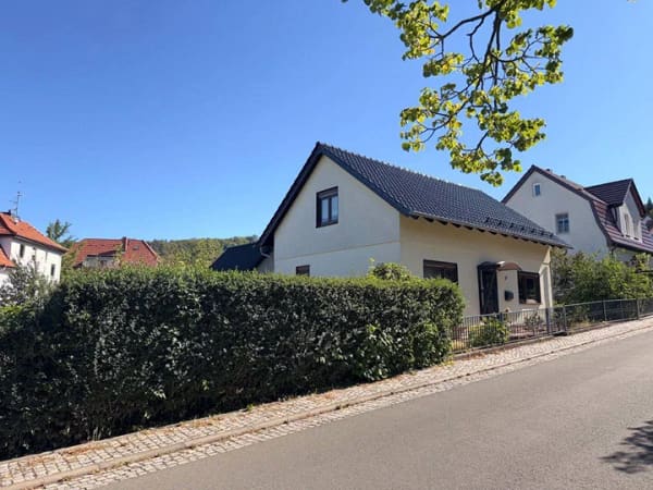 Immobilie in Bad Liebenstein - teilsaniertes Einfamilienhaus in guter Lage von Bad Liebenstein - Bild 0