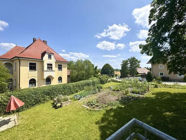 Immobilie in Malching - Gemütlich. Großzügig. Vielseitig: Modernisiertes Wohnanwesen mit PVA, Pellethzg, Garagen, neue EBK. - Bild 2