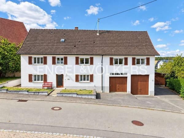 Immobilie in Dormettingen - Großzügiges Wohnhaus mit Garten, zahlreichen Garagen und vielseitigen Nutzungsmöglichkeiten - Bild 0