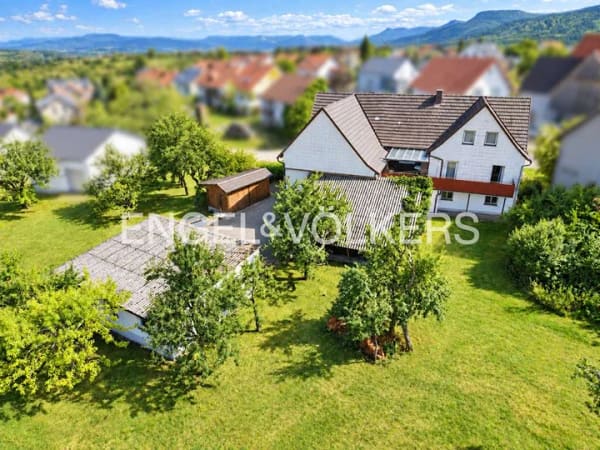 Immobilie in Dormettingen - Großzügiges Wohnhaus mit Garten, zahlreichen Garagen und vielseitigen Nutzungsmöglichkeiten - Bild 1
