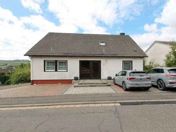 Immobilie in Brachttal - Großzügiges Einfamilienhaus mit Einliegerwohnung und modernisiertem Wohnkomfort in Hellstein - Bild 2