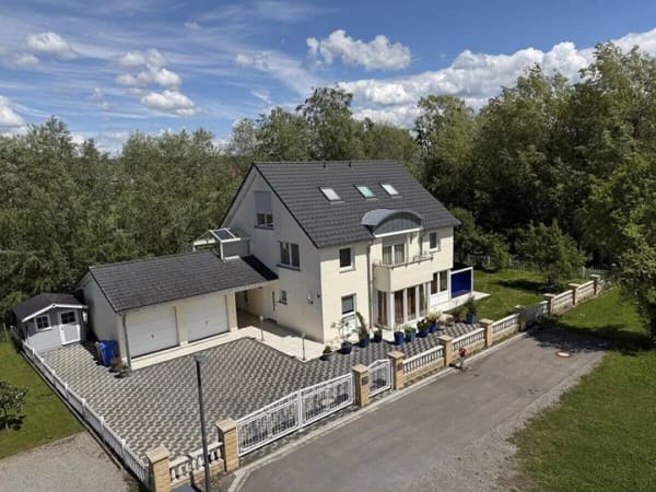 Immobilie in Wasserburg (Bodensee) - Exklusives Einfamilienhaus mit Einliegerwohnung - wenige Schritte zum See in Wasserburg / Halbinsel - Bild 1