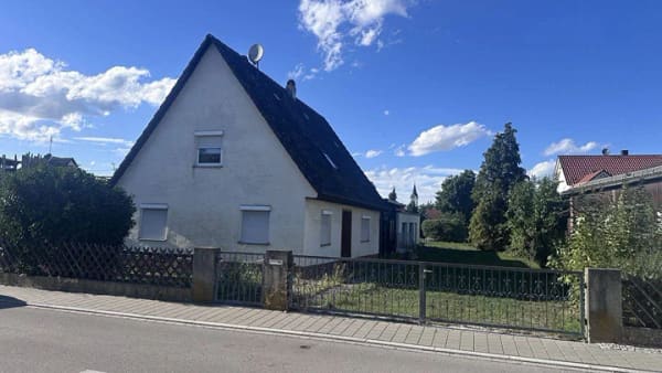 Immobilie in Münchsmünster - Großzügiges Einfamilienhaus mit zusätzlichem Baugrundstück – viel Platz, Garten & attraktive Entwicklungsmöglichkeiten - Bild 0