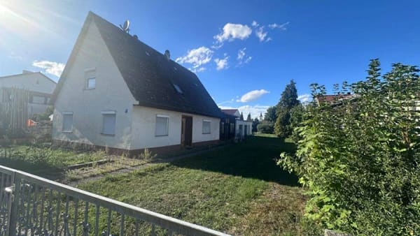Immobilie in Münchsmünster - Großzügiges Einfamilienhaus mit zusätzlichem Baugrundstück – viel Platz, Garten & attraktive Entwicklungsmöglichkeiten - Bild 2