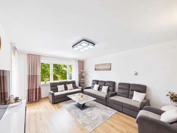 Immobilie in Traunstein - Zentral gelegen, schön geschnitten – 3-Zimmer-Wohnung mit Loggia im Erbbaurecht in Traunstein - Bild 0