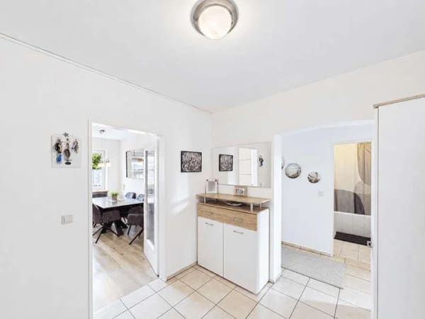 Immobilie in Traunstein - Zentral gelegen, schön geschnitten – 3-Zimmer-Wohnung mit Loggia im Erbbaurecht in Traunstein - Bild 2