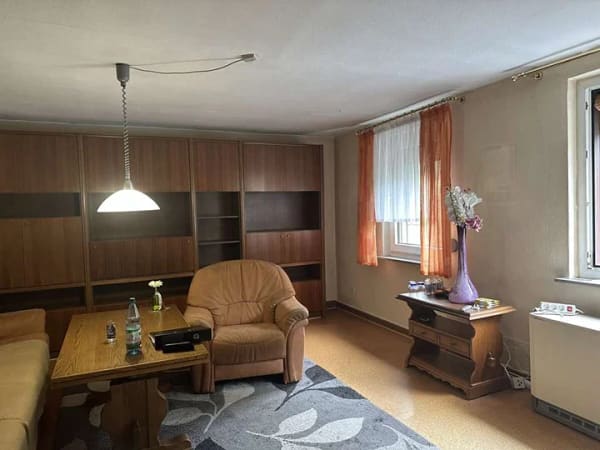 Immobilie in Helsa - Schönes Ein.-bis Zweifamilienhaus mit viel Potenzial...und großem Garten ! - Bild 1