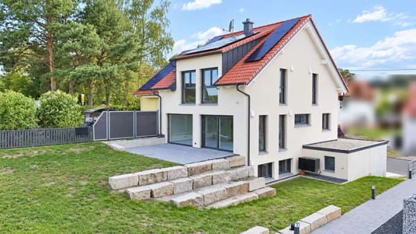 Immobilie in Neubulach - Moderne KfW 40 Doppelhaushälfte mit Doppelgarage in Oberhaugstett - Bild 0