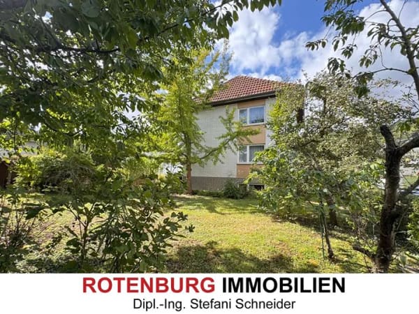 Immobilie in Rotenburg an der Fulda - Großes Haus mit überdachter Terrasse und großem Gartengrundstück mitten in Rotenburg - Bild 0