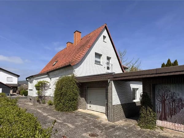 Immobilie in Rotenburg an der Fulda - Großes Haus mit überdachter Terrasse und großem Gartengrundstück mitten in Rotenburg - Bild 2