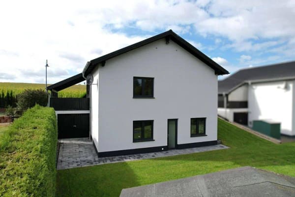Immobilie in Gönnersdorf - Ruhig gelegenes, freistehendes Einfamilienhaus mit Terrasse, Carport und Gartenhaus in Gönnersdorf - Bild 3