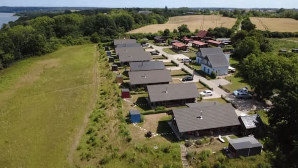 Immobilie in Groß Nemerow - Etablierte Ferienanlage am Tollensesee - Natur, Ruhe und Rendite in der Mecklenburgischen Seenplatte - 8 Stück Exklusive Naturstammhäusern in naturnah - Bild 4