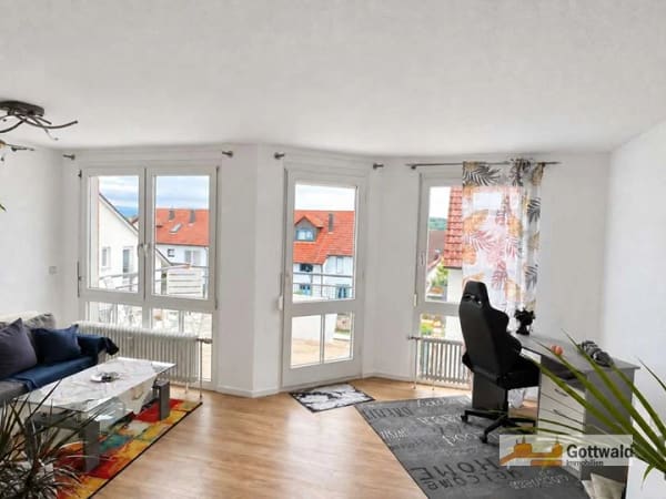 Immobilie in Denkendorf - Stilvolle 2-Zimmer-Wohnung mit Aussichtsbalkon in ruhiger Lage Denkendorfs - Bild 0