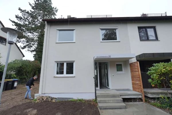 Immobilie in Schwebheim - Haus am Waldrand,  7,5 Zimmern, Garage +Stellplatz in Schwebheim (Schweinfurt) - Bild 2