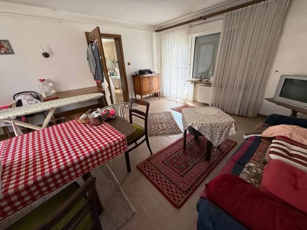 Immobilie in Oberursel - Freistehendes 2 Familienhaus mit 132 m² Wfl. (frei) auf 300 m² Grundstück mit Garage + Stellplatz! - Bild 2
