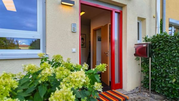 Immobilie in Wäschenbeuren - Viel Raum fürs Leben – Reihenendhaus mit Garten, Studio & Dachterrasse - Bild 1
