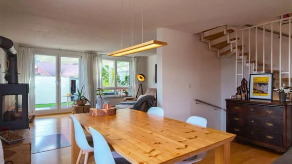 Immobilie in Wäschenbeuren - Viel Raum fürs Leben – Reihenendhaus mit Garten, Studio & Dachterrasse - Bild 2