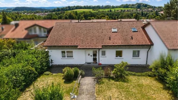 Immobilie in Leutkirch im Allgäu - Großzügig wohnen, naturnah leben – Familienhaus mit Einliegerwohnung und Bergblick in Leutkirch - Bild 2