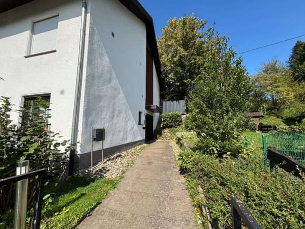 Immobilie in Gummersbach - 4-Zimmer-Erdgeschosswohnung mit ca.127 m² mit großem Garten in Gummersbach-Reininghausen - Bild 1
