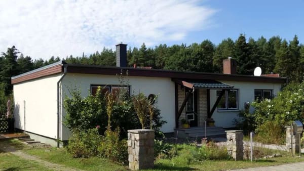 Immobilie in Lohmen - Großzügiger Bungalow am Waldesrand, wohnen zwischen Wasser und Wald - Bild 0