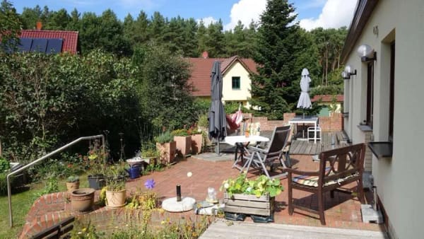 Immobilie in Lohmen - Großzügiger Bungalow am Waldesrand, wohnen zwischen Wasser und Wald - Bild 2