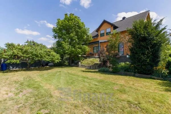 Immobilie in Oberlungwitz - Einfamilienhaus in Oberlungwitz mit Kamin & Garten - Bild 0