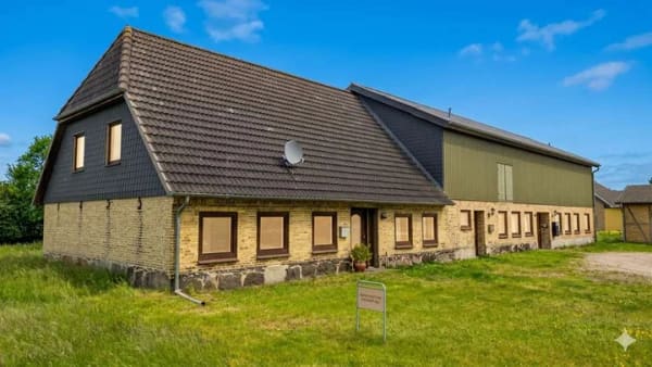 Immobilie in Lürschau - Historisches Landhaus mit Seeblick und zwei Wohneinheiten bietet großes Entwicklungspotenzial - Bild 2