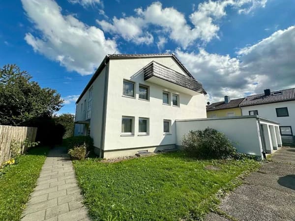Immobilie in Stephanskirchen - Vermietete 2-Zimmer Dachgeschosswohnung mit Balkon! - Bild 0