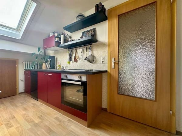 Immobilie in Stephanskirchen - Vermietete 2-Zimmer Dachgeschosswohnung mit Balkon! - Bild 2