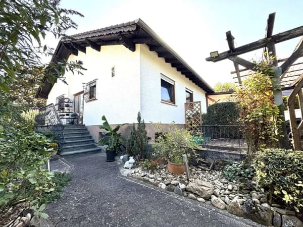 Immobilie in Pfaffen-Schwabenheim - Stilvoller Bungalow mit traumhaftem Gartenparadies - Bild 1