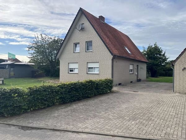 Immobilie in Bohmte - Einfamilienhaus / Zweifamilienhaus auf großem Grungstück - Bild 2