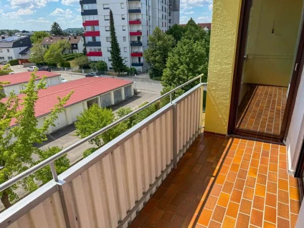 Immobilie in Burghausen - Helle 3-Zimmer-Wohnung mit sonnigem Südbalkon und großzügiger Garage - Bild 1