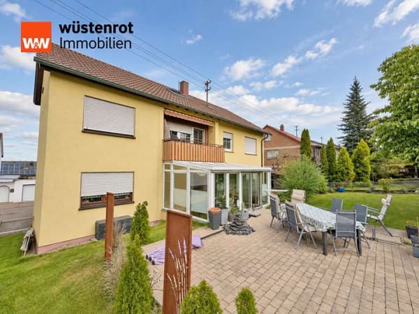 Immobilie in Giengen an der Brenz - Viel Platz für die Familie: Gepflegtes Zweifamilienhaus mit Südgarten & 2 Garagen - Bild 1