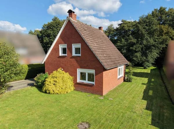 Immobilie in Westoverledingen - Gepflegtes, renoviertes Wohnhaus in ruhiger Lage mit Kaminofen, schönem Grundstück und Garage - Bild 0