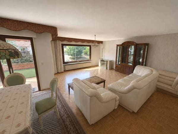 Immobilie in Flörsbachtal - Einfamilienhaus mit großem Grundstück und Garage in Flörsbach - Bild 3