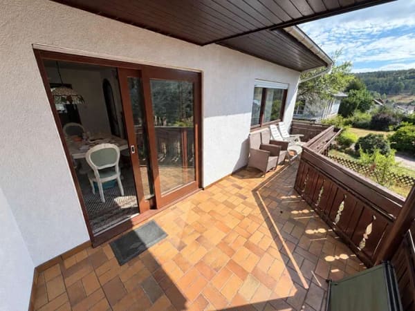 Immobilie in Flörsbachtal - Einfamilienhaus mit großem Grundstück und Garage in Flörsbach - Bild 4