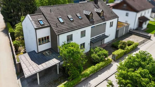 Immobilie in Burghausen - Großzügiges Dreifamilienhaus mit großem Garten und vermieteter Einheit - Bild 0